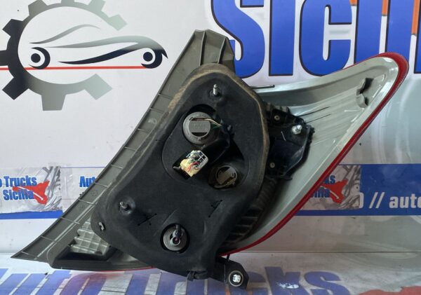 Stop/Fanale dx Toyota Yaris - immagine 2