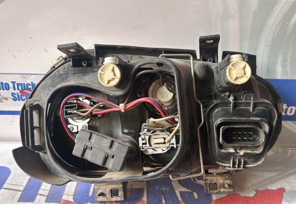 Faro sx Volkswagen Golf 4 - immagine 2